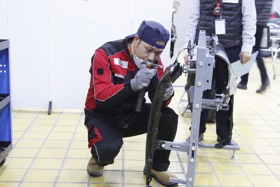 1482123930752066.jpg 凹陷區(qū)域敲平.JPG